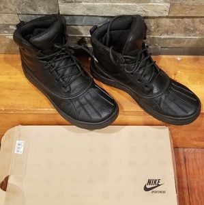 Nike snow boots